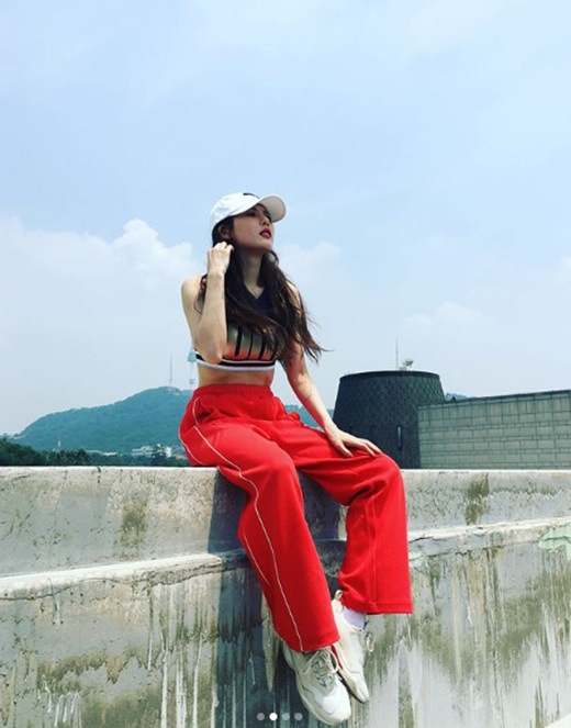 Singer Hyuna flaunted her solid figureOn August 18, Hyuna posted several photos on her Instagram, which shows Hyuna on the roof of the building in the background of the blue sky.Hyuna is in a crop top and a red-style training suit and poses nicely, with Hyuna showing off her girl crush face even in a relaxed look.On the other hand, the netizens who watched this responded such as Hyuna to die, It is really cool and sexy, Sample of Girl Crush and Why is there no fat?