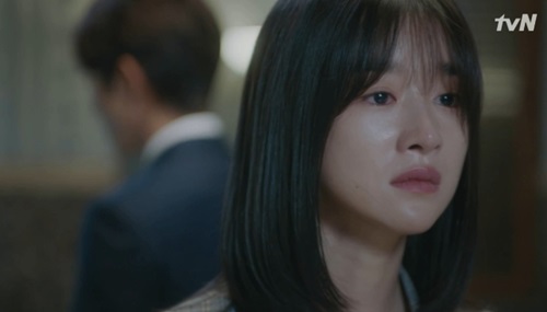 Lee Joon-gi Seo Ye-ji hits farewell Danger due to MisunderstoodIn the tvN weekend drama Lawless Lawyer, which was broadcast on June 17, Ha Jae-yi (Seo Ye-ji) misunderstood Bong Sang-pil (Lee Joon-gi) in the 12th episode (played by Yoon Hyun-ho/director Kim Jin-min).Bong Sang-pil accepted the request of Noh Hyun-joo (Baek Ju-hee), who saved my life in the past, for the safety of her daughter Ha Jae-yi.On the other hand, Noh took the risk of massaging at the sister of Cha Moon-sook (Lee Hye-young), saying that he would help Bong Sang-pil himself.Ha Jae-yi then knew the real identity of Roh Hyun-joo while eating with Roh Hyun-joo.Ha Jae-yi showed sudden dyspnea due to Shrimp allergy, and while Ha Jae-yi could not say anything, Noh Hyun-joo first recognized Shrimp allergy and called an ambulance through the employee.Ha Jae-yi looked back on the past and recognized his mother, Roh Hyun-joo, who disappeared 18 years ago, and shed tears.Ha Jae-yi called Noh Hyun-joo, who left the room after receiving an urgent phone call, and informed him that he knew the truth, saying, I only know about Shrimp allergic mother. However, Roh Hyun-joo swallowed tears and headed to Cha Moon-sook.Noh Hyun-joo was rushed to the sister after receiving a call from Cha Mun-suk, where Cha Mun-suk knew the identity of Roh Hyun-joo and threatened, How long do you think I will watch your fracks?So when Roh Hyun-joo was in Danger, Bong Sang-pil was in Goshiwon where Roh Hyun-joo was.While Bong Sang-pil and Roh Hyun-joos plans were implied, Ha Jae-yi came to Gosiwon to find his mother and then saw Bong Sang-pil and Misunderstood.You knew that and you didnt tell me? How could you do that to me?Hajae said, The phone is off from the beginning. What happened to my mother. He went to Cha Moon-suk, excited, Where is my mother?Where did you take my mother? Cha Mun-suk asked, What if I find your mother here? Your mother disappeared 18 years ago. Bong Sang-pil rushed Ha Jae-yi.To Bong Sang-pil, Ha Jae-yi said, Did you not tell my mother to use it because of Bongbyeon revenge? Bongbyeon, you only thought of revenge.I cant believe you now, Misunderstood.Bong Sang-pil was determined to break up with Ha Jae-yi at the request of Roh Hyun-joo, and Ha Jae-yi began to distance Bong Sang-pil from Misunderstood because of the disappearance of Roh Hyun-joo.Yoo Gyeong-sang