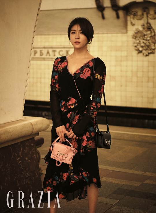 Actor Ha Ji-won has accessorised the July issue of fashion magazine Maria Grazia Cucinotta.Fashion magazine Maria Grazia Cucinotta released a cover and pictorial for the July issue, which was filmed at Moscow with Ha Ji-won on June 18.Ha Ji-won showed off the fashionista aspect by mixing dressy clothes and comfortable items in exotic city.She said in an interview that she was against the magnificent and classical city atmosphere, while at the same time she was able to see the wind, sunshine and the small things that she saw at the moment.In addition, she talked about the time of healing in Seoul, including piano playing and Pilates, and her small but certain happiness.Maria Grazia Cucinotta July issue (Transfer No. 104), which contains a stylish picture of Ha Ji-won and a small story as a human Ha Ji-won, can be found in the July issue of Maria Grazia Cucinotta published on June 20.hwang hye-jin