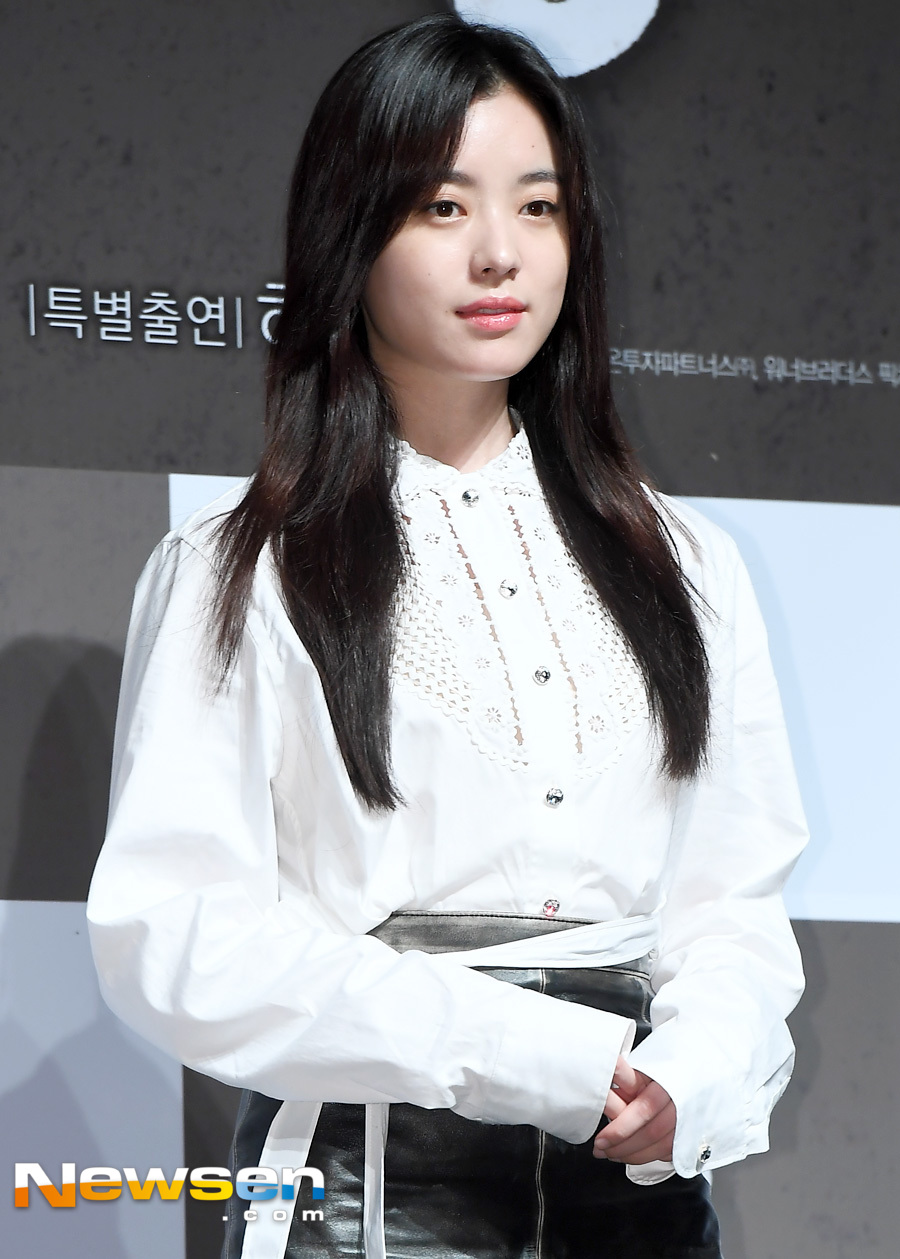 The film Illang: The Wolf Brigade (director Kim Ji-woon) was held at 11:18 am on June 18 at CGV Apgujeong, Gangnam-gu, Seoul.Han Hyo-joo attended the day.The movie Illang: The Wolf Brigade starring actors Kang Dong-won, Han Hyo-joo, Jung Woo-sung, Kim Moo Yeol, Choi Min-ho (Shiny Minho), and Han Ye-ri, is about 2029 of the chaos that anti-unification terrorist groups appeared after the two Koreas declared their five-year plan for unification, It will be released on July 25th as a film about the performance of Human Weapon Illang: The Wolf Brigade, which is called Wolf in a breathtaking confrontation between absolute power institutions centered on Public Security.Jung Yu-jin