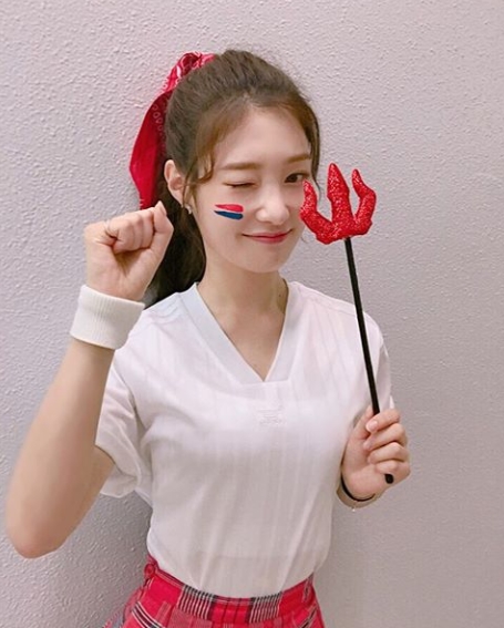 Group DIA member Jung Chae-yeon is cheering for the 2018 Russia World Cup Korea - Sweden.Jung Chae-yeon wrote on his Instagram account June 18: Today is the day of the 2018 Russia World Cup South Korea vs Swedens Konggi!Well cheer you up tonight at 9 p.m.!!!!!!!!!!!!!!!!!!!!!!!!!!!!!!!!!!!!!!!!!!!!!!!!!!!!!!!!!!!!!!!!!!!!!!!!!!!!!!!I wish the South Korean players a publicity. The photo shows Jung Chae-yeon holding a red trident in his hand, Jung Chae-yeon staring at the camera with a cute expression with his fists.Jung Chae-yeons innocent beautiful look catches the eye.delay stock