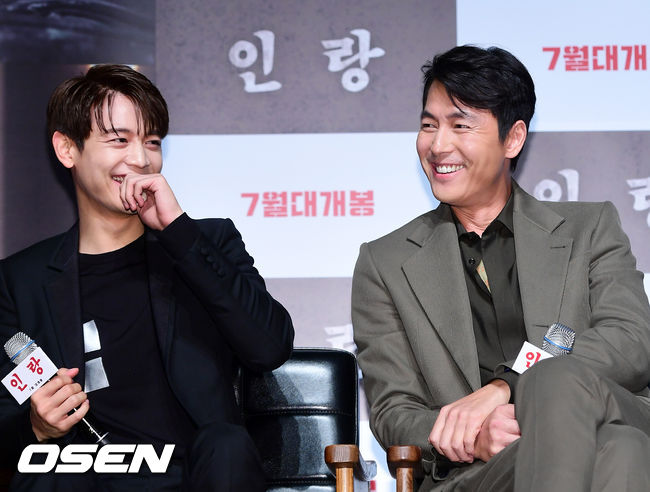 SHINee Actor Choi Min-ho, Illang: The Wolf Brigade Jung Woo-sung and Gang Dong-Won An Millie Visual Minho Shining in the Film World.SHINee Fireworks Charisma Minho may be forgotten for a while.Now its Choi Min-ho, who has a wonderfully decorated visual group shot with Jung Woo-sung, Gang Dong-Won, Kim Moo Yeol.Thats why you have to watch the movie Illang: The Wolf Brigade, which was released on July 25th.On the morning of the 18th, CGV in Apgujeong, Seoul, the movie Illang: The Wolf Brigade production presentation was held.Illang: The Wolf Brigade is set in 2029 of chaos, when anti-unification terrorist groups emerged after the two Koreas declared a five-year plan to prepare for unification.It is a story about the activity of the human weapon, Zhang Zhongjing, called the wolf in a breathtaking confrontation between the police organization and the intelligence agency, the public security department.It is a great science fiction work based on Japanese animation.Han Hyo-joo as the sister of a self-destructed red cloak girl in front of Lim Zhang Zhongjing, Jung Woo-sung as the training director of the special forces, and Han Sang-woo, the deputy director of the public security department, who leads the dismantling of the special forces, Kim Moo Yeol, a member of the sector and Lee Yoon-hees friend, Yeri Han, plays Koo Mi-gyeong.Choi Min-ho plays Kim Cheol-jin, an elite specialist who covers Zhang Zhongjing.In the previous steel and teaser video, SHINees fireworks charisma on stage is 200% expressed by acting, and it captures those who see it at once.Especially, he is a fan of director Kim Jung-woon so much that he has seen the movie Sweet Life 50 times.Director Kim Ji-woon grabbed the megaphone and appeared in the big acting seniors such as Jung Woo-sung, Gang Dong-Won, Han Hyo-joo, Kim Moo Yeol, Yeri Han, and Huh Jun Ho.Choi Min-ho said, Kim Chul-jin did not have to explain the characters in each action, but he had to show the special history as an action rather than an explanation.I tried to play it simple and quickly. Its Choi Min-ho, who didnt really buy himself into flame smoke and bare-body action, and burned his acting passion; Han Hyo-joo said, Choi Min-hos eyes are really clear.Its like a deer. But the passion for acting is really great. Choi Min-ho, who led the scene atmosphere warmly with the medium between the actors and completed the visual youngest among the brothers.He said: It was an honour to be on the scene with the good seniors coach.Illang: The Wolf Brigade, made up of many peoples efforts and hardships, is a lot of love. The beauty of Jung Woo-sung.Please expect Illang: The Wolf Brigade by actor Choi Min-ho.Genre visuals, the birth of a sexy movie of all time.