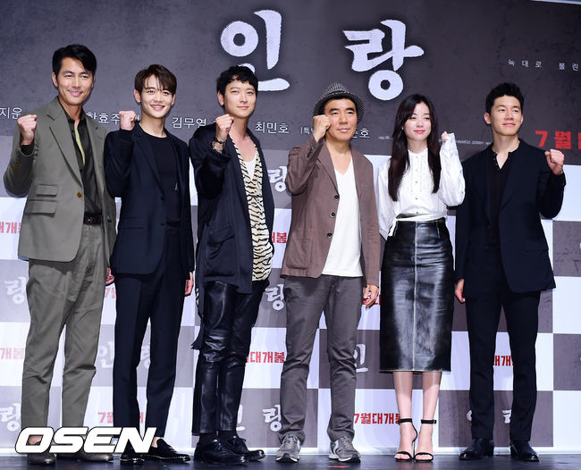 Minho Shining in the Film World.SHINee Fireworks Charisma Minho may be forgotten for a while.Now its Choi Min-ho, who has a wonderfully decorated visual group shot with Jung Woo-sung, Gang Dong-Won, Kim Moo Yeol.Thats why you have to watch the movie Illang: The Wolf Brigade, which was released on July 25th.On the morning of the 18th, CGV in Apgujeong, Seoul, the movie Illang: The Wolf Brigade production presentation was held.Illang: The Wolf Brigade is set in 2029 of chaos, when anti-unification terrorist groups emerged after the two Koreas declared a five-year plan to prepare for unification.It is a story about the activity of the human weapon, Zhang Zhongjing, called the wolf in a breathtaking confrontation between the police organization and the intelligence agency, the public security department.It is a great science fiction work based on Japanese animation.Han Hyo-joo as the sister of a self-destructed red cloak girl in front of Lim Zhang Zhongjing, Jung Woo-sung as the training director of the special forces, and Han Sang-woo, the deputy director of the public security department, who leads the dismantling of the special forces, Kim Moo Yeol, a member of the sector and Lee Yoon-hees friend, Yeri Han, plays Koo Mi-gyeong.Choi Min-ho plays Kim Cheol-jin, an elite specialist who covers Zhang Zhongjing.In the previous steel and teaser video, SHINees fireworks charisma on stage is 200% expressed by acting, and it captures those who see it at once.Especially, he is a fan of director Kim Jung-woon so much that he has seen the movie Sweet Life 50 times.Director Kim Ji-woon grabbed the megaphone and appeared in the big acting seniors such as Jung Woo-sung, Gang Dong-Won, Han Hyo-joo, Kim Moo Yeol, Yeri Han, and Huh Jun Ho.Choi Min-ho said, Kim Chul-jin did not have to explain the characters in each action, but he had to show the special history as an action rather than an explanation.I tried to play it simple and quickly. Its Choi Min-ho, who didnt really buy himself into flame smoke and bare-body action, and burned his acting passion; Han Hyo-joo said, Choi Min-hos eyes are really clear.Its like a deer. But the passion for acting is really great. Choi Min-ho, who led the scene atmosphere warmly with the medium between the actors and completed the visual youngest among the brothers.He said: It was an honour to be on the scene with the good seniors coach.Illang: The Wolf Brigade, made up of many peoples efforts and hardships, is a lot of love. The beauty of Jung Woo-sung.Please expect Illang: The Wolf Brigade by actor Choi Min-ho.Genre visuals, the birth of a sexy movie of all time.