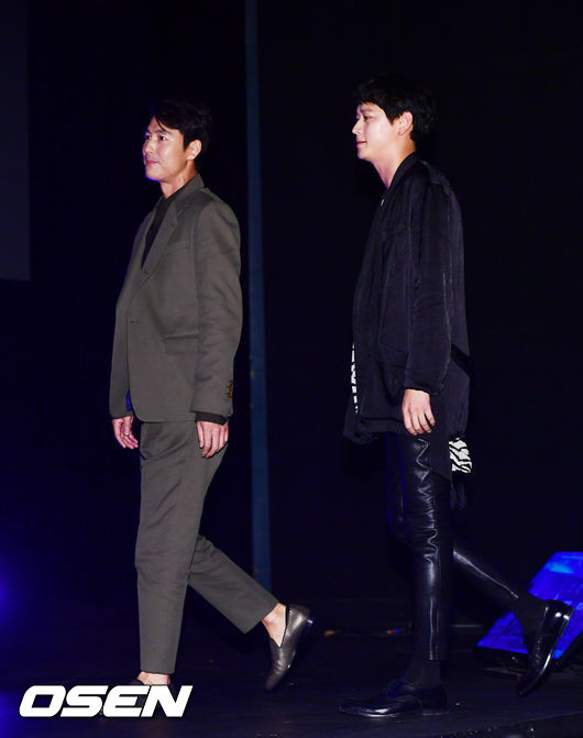 On the morning of the 18th, CGV Apgujeong, Gangnam-gu, Seoul, the film Illang: The Wolf Brigade production report was held.The film Illang: The Wolf Brigade depicts the performance of the human weapon Ilang: The Wolf Brigade, called the wolf in a breathtaking confrontation between police organization specialists and the intelligence agency, the Ministry of Public Security, in 2029, when anti-unification terrorist groups emerged after the two Koreas declared a five-year plan to prepare for unification.Gang Dong-Won Han Hyo-ju Jung Woo-sung Kim Moo-yeol Han Ye-ri and other solid acting actors and Kim Ji-woon, who has always been a new fun to surpass the audiences expectations with his unique style, will be released at the end of July.Jung Woo-sung, Choi Min-ho and Gang Dong-Won have photo time.