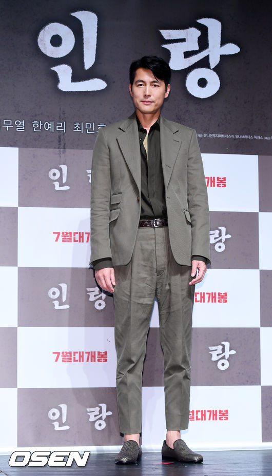 On the morning of the 18th, CGV Apgujeong, Gangnam-gu, Seoul, the film Illang: The Wolf Brigade production report was held.The film Illang: The Wolf Brigade depicts the performance of the human weapon Ilang: The Wolf Brigade, called the wolf in a breathtaking confrontation between police organization specialists and the intelligence agency, the Ministry of Public Security, in 2029, when anti-unification terrorist groups emerged after the two Koreas declared a five-year plan to prepare for unification.Gang Dong-Won Han Hyo-ju Jung Woo-sung Kim Moo-yeol Han Ye-ri and other solid acting actors and Kim Ji-woon, who has always been a new fun to surpass the audiences expectations with his unique style, will be released at the end of July.Jung Woo-sung, Choi Min-ho and Gang Dong-Won have photo time.