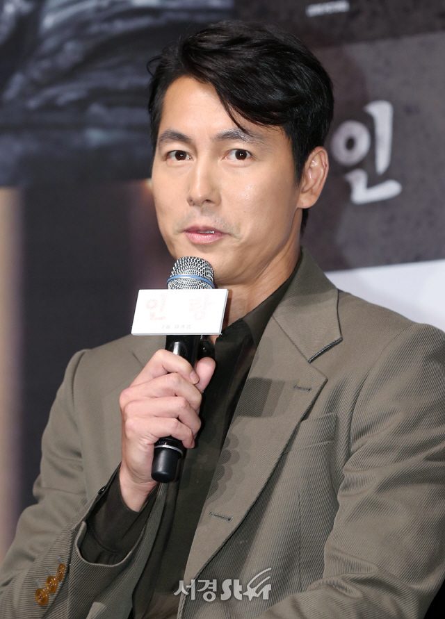<p>Actors Kang Dong-won, Hung Hyo Joo, Jung Woo-sung, Kim Moo Yeol, Choi Min-ho and Kim Ji-eun participated this day.</p><p>Jin-Roh: The Wolf Brigade was released in 2029 when the anti-unit terrorist group appeared after North and North declared the unified preparatory five-year plan, the information agency with the police organization Tukugide Jin - Roh: The Wolf Brigade , a wolf in a stupid confrontation with an absolute power authority centered around the world Human Weapon . Published on July 25th.</p>