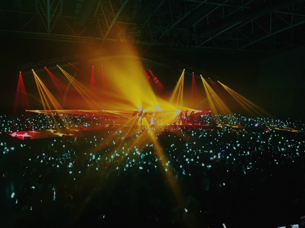 Group GOT7 held a World Tour Taipei performance and enthused more than 7,000 local audiences.GOT7, which is conducting a World Tour around 17 cities around the world in 2018, successfully concluded its solo concert GOT7 2018 WORLD TOUR <EYES ON YOU> IN TAIPEI at the Taipei New Taipei City Exhibition Hall on the 16th.Taipei was the seventh venue of the World Tour, confirming the upswing of the GOT7, which successfully held European performances such as Moscow, Berlin and Paris through Seoul, Bangkok and Macau.GOT7 has filled the venue with shouts by offering the performances of You Are and Look full of youth, including the masculine hits Niga Do, Hard Carry, and Never Ever.The Taipei concert was a more enthusiastic atmosphere with all-stand-up performances with 7,000 audiences watching as standings.In the second half of the performance, Jin-young - BamBam, JB - Mark - Gifted, Jackson - Yu-gums unit stage presented the personality and charm of each member to overseas fans.GOT7 will be on the global stage from May to August this year with World Tour stage in 17 cities including Seoul, Bangkok, Macau, Moscow, Berlin, Paris, Taipei, Jakarta, Toronto, LA, Houston, New York, Mexico City, Buenos Aires, Santiago, Singapore and Hong Kong.GOT7, which is cruising the tour area from Asia to Europe, North America and South America and expanding the size of the venue, will hold a solo performance in Jakarta, Indonesia on the 30th.GOT7, which will release its new single THE New Era in Japan on the 20th of this month, is also in parallel with the GOT7 Japan Connecting Hall Tour 2018 THE New Era, a nationwide hall tour that will run six Japan cities from last month.On May 15, Fukuoka Sunpales will be performed at Osaka Orix on the 17th and 18th, Hiroshima HBG Hall on the 26th, and Nagoya Century Hall on the 28th, followed by Tokyo Nakano Sun Plaza on June 18th and 20th, and Sendai Sun Plaza on the 23rd.(Photo courtesy: JYP Entertainment