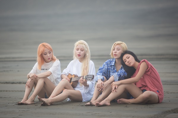 MAMAMOO, resale patent until believe in solidifiesThe girl group MAMAMOO debut four-year anniversary...and youre right.On June 19, 2014, MAMAMOO, who made his first step in the music industry with Mr. Amonymous, stood out as a group representing K-pop, seizing the modifier Believe in Mammu (believed and heard MAMAMOO).The spectacular and dynamic stage and perfect live performance that reminds me of one musical are considered to be the advantages of MAMAMOO.Here, popular music has secured a fan base that encompasses gender and age, and has built an image called MAMAMOO to believe and listen.I look back on the growth stories they have shown over the past four years.#2014s Mr. Ambiguous, Piano ManThe debut song Mr. MAMAMOO.Ambiguous is a retro punk style in the 1960s and 1970s, showing the foundation of the music style of MAMAMOO, capturing the publics attention with singing ability, performance, and stage manners that are not new.Since then, Piano Man, which was released in November, is a song that has been filled with the joy and theory of Ambitions youthfulness of MAMAMOO. At that time, MAMAMOO participated in vocal directing and choreography.# 2015 Mn OyeThe second Mini album title song Mn Oaye released in June 2015 reinterpreted the 90s synth pop in MAMAMOO style and showed trendy style.In particular, he won the first music chart after debut, as well as the first candidate for music broadcasting, and achieved remarkable results.In particular, MAMAMOOs second Mini album entered the Billboard World Album chart for the first time and succeeded in establishing itself as a girl group generation replacement runner.# 2016 What are you, DecalconeThe first full-length album title song You are what released in February 2016 has become a national girl group with good results in music charts, music broadcasts, and music broadcasts.In addition, it achieved Grand Slam, which will lead the music broadcast from cable to airwaves.In the image of a talented girl group, MAMAMOOs pleasant performance and girl crush charm harmonized, creating a modifier called believe in and listen to MAMAMOO.And the fourth Mini album title song Decalcone released in November also made the miracle of the first place in reverse.At the Blue Dragon Film Festival awards ceremony, MAMAMOO quoted the actors famous ambassadors for Decalcone and got a hot response to the stage, and it was ranked # 1 on the Music Chart and wrote a new myth of reverse.# 2017 If You Think Youre Talking To MeThe title song If You Think Youll Talk to Me of the fifth Mini album Purple showed MAMAMOO, which was called Believe in Mammu, evolved into a cute concept called Cutty Husse and a Theory of Ambitions youthful performance.At that time, MAMAMOO was ranked # 1 in the Music Chart as well as in the Music Broadcasting, showing its robustness, and ranked # 1 in the US Billboard World Album Chart and became the K-pop representative girl group.# 2018 Starry Night, 4 Individual ActivitiesIn 2018, the concept of Four Seasons Four Colors, starting with the opening single Glad, predicted the year of MAMAMOOs music and talent blooming, and the members charm was outstanding.Through the sixth mini album Yellow Flower title song Starry Night, which opened the Four Seasons Four Color Project, MAMAMOO made a change of concept as a goddess of spring with alluringness.MAMAMOO, which adds more feminine visuals and maturity, received a hot response to the public with freshness.Sola has successfully completed the Seoul and Busan performances of the project album Sola Sensitive and the Solo concert Sola Sensitive Concert Blossom. Wheein has actively performed individual activities by releasing the Solo album EASY, Hwasa is Jijuma with Rocco and Colabo, and Moonbyeol is the Solo album SELFISH.MAMAMOO, which has achieved remarkable growth for four years after debut, is now ranked as the number one role model that the girl group wants to resemble most in the super rookie.They said, four-year anniversaryIt was so good because we were four of us now, and I liked the day with the dancers who believed and loved MAMAMOO.I hope that I will be as happy as Mumu and now until the 40th anniversary of the future. MAMAMOO is currently in the midst of preparations for the 2018 Four Seasons Four Color Project summer album.