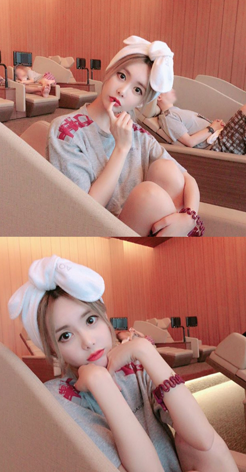 Group T-ara Qri boasted beautiful looks duringOn the 19th, Qri posted several photos on his instagram to announce his current situation.In the open photo, Qri looks at the camera in various poses. The big eyes are more prominent compared to the small face size.Also, the dazzling beautiful look that is dressed in a jjimjilbok but is not covered captivated.In another photo, he put his hand on his waist and made a playful look to emit a cute charm.On the other hand, Qri has been involved in a relationship with Jangcheon lawyer who recently appeared on Channel A entertainment program Heart Signal 1.PhotoQri SNS