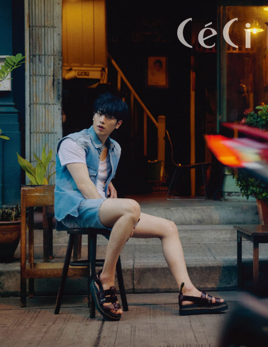 Actor Seo Kang-joons charming picture has been released.Seo Kang-joon recently conducted a photo shoot with the July issue of the magazine Cece.In the picture, Seo Kang-joon emanated masculine beauty with chic pose and facial expression Acting in the background of the exotic atmosphere of Bangkok.Seo Kang-joon in the public picture created a casual blue-colored fashion by matching the best with the Yeoncheong color short pants, and suggested a stylish summer style by wearing Dr. Martens Terry sandals.In addition, black pants and T-shirts match the same color strap sandals to complete a chic all-black style sensual daily look.On the other hand, Seo Kang-joon is collecting topics by Acting two roles as a human and a robot in KBS 2TV drama You are also human.