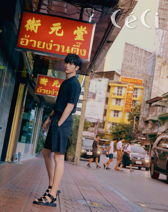 Actor Seo Kang-joons charming picture has been released.Seo Kang-joon recently conducted a photo shoot with the July issue of the magazine Cece.In the picture, Seo Kang-joon emanated masculine beauty with chic pose and facial expression Acting in the background of the exotic atmosphere of Bangkok.Seo Kang-joon in the public picture created a casual blue-colored fashion by matching the best with the Yeoncheong color short pants, and suggested a stylish summer style by wearing Dr. Martens Terry sandals.In addition, black pants and T-shirts match the same color strap sandals to complete a chic all-black style sensual daily look.On the other hand, Seo Kang-joon is collecting topics by Acting two roles as a human and a robot in KBS 2TV drama You are also human.