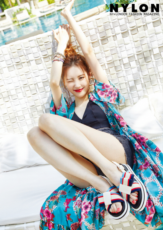 A fascinating picture of singer Sunmi has been released.nylon Korea released the July issue of the picture cut with Sunmi.In this picture, which combines the exotic background of the beautiful island Bali, the alluring charm like Goddess was emphasized to the full.Sunmi, who created a picturesque picture cut without lighting thanks to Balis clear sunshine, also heard the praise of Puguan from the staff with pose and expression that are comparable to professional models every cut.From a bright resort look to a sophisticated feminine look, he showed off his beauty with a full-length beauty, perfecting his own atmosphere as a style icon.Sunmi, who shows performances that overwhelm the eyes every stage, continues to work both domestically and overseas.Sunmis sensual Bali picture can be found in the July issue of nylon Korea and SNS.