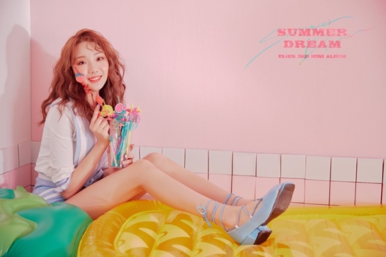 Photo B cut, a new album concept as well as A cut from girl group Elis (ELRIS), took off the veil.On the 19th, a special photo concept B cut of Summer Dream, a third mini album of Elis (So-hee, Garin, Yukyung, Bella, and Comet), was released on the famous music blog Musemon alone.Elis, who recently showed off his visuals by releasing two versions of the mini-concept photo of Summer and Dream on the official SNS, showed new B-cuts that were not opened at the time.Elis members in the public image, like the main cuts ahead, caught the attention of the viewers with their cool and refreshing charm that goes well with summer.The innocent visuals of the five members of the B-cut, which boasts a doll-like figure that is even A-cut, are making fans waiting for Elis comeback more enjoyable.Elis, who is spurring preparations for the final stage before his comeback on the 28th, plans to offer refreshing and refreshing to listeners with tracks that depict various summer days from cool day to colorful night through his new mini album SUMMER DREAM.Meanwhile, Elis mini-album SUMMER DREAM will be sold through various online music sales sites starting at 2 pm on the 20th, and soundtrack and title song music video will be released at 6 pm on the 28th.Photo = Hunners Entertainment Offers