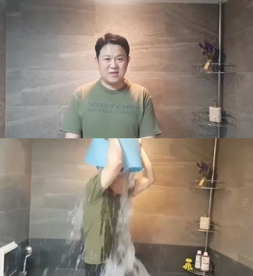 Gim Gu-ra joins 2018 Ice bucket challenge as he recalls fatherSinger Sean said on the 19th, Gim Gu-ra has also participated in the 2018 Ice bucket challenge. I believe that the hearts will gather and gather to build the first Lou Gehrig nursing hospital in Korea.Please join us in the construction of the first Lou Gehrig Nursing Hospital in Korea. The footage released showed Gim Gu-ra splashing ice water in the bathroom, with Gim Gu-ra saying: Im getting involved in the Ice bucketchallenge craze.I participated with my son when the fever broke out a few years ago. I have said a few times, but my father died of the disease and I know the pain. He said, Mr.(Park) has a relationship with Seung-il, too, he added.Gim Gu-ra named his son and rapper Kim Dong-hyun, broadcaster Cho Young-gu and comedian Empire as the next runner to continue Ice bucket challenge.Meanwhile, 2018 Ice bucket challenge, which Sean started on the 29th of last month, is a fund to build the first Lou Gehrig hospital in Korea and to attract interest in Lou Gehrig disease.Photo: Sean Instagram video capture