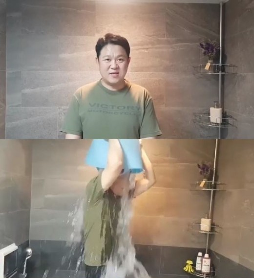 <p>Gim Gu-ra joined the 2018 Ice bucket challenge reminding my father.</p><p>On Sunday 19th, songwriter, Instagram, Gim Gu-ra also participated in 2018 Ice bucket challenge , I believe that the heart will gather and gather and domestic first Lou Gehrig medical hospital will be built Please do together with the construction of the domestic first Lou Gehrig medical hospital. </p><p>In the released image, the appearance that Gim Gu-ra puts ice water in the bathroom was put in. Gim Gu-ra will participate in the Ice bucketchallenge boom. Even when the boom blew several years ago, I participated with our son, but I said many times, my father died of the disease, I knew the pain well, Mr. No · Sayon points out I appreciate it and participate. (Park) I have a relationship with Mr. Seung-il. </p><p>Gim Gu-ra specified his son, Kim Dong-hyun, broadcasting Joeyoung, comedian Emperor as the next runner who continues Ice bucket challenge.</p><p>Meanwhile, Seans 2018 Ice bucket challenge started on the 29th last month to collect funds to build the first domestic Lou Gehrig Juan Hospital for Hospital and arouse interest in Lou Gehrig disease and participation of stars Is steadily continuing.</p><p>Photo = Capture picture of Sean Instagram</p>