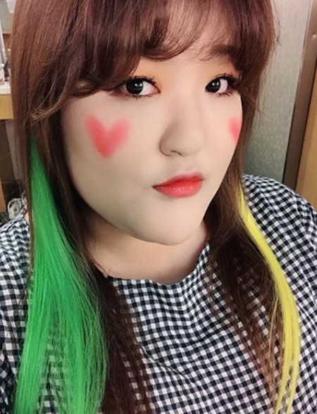 Gag Woman Lee Guk-joo has been told of the latest.Lee Guk-joo posted a picture on his Instagram on the 19th with the phrase #Kobic # Ojirapper #Last #Green Juice #Announcing #Lee Guk-joo # Green Juice #2 years and 9 months #Fighting to the last # Loveliest Corner.Lee Guk-joo is appearing on SBS Power FM Lee Guk-joos As If Its Your Last (Live at Youngstreet, 06) and Comedy Big League.