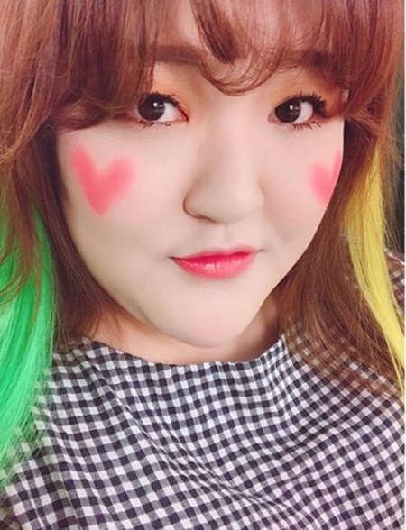 Gag Woman Lee Guk-joo has been told of the latest.Lee Guk-joo posted a picture on his Instagram on the 19th with the phrase #Kobic # Ojirapper #Last #Green Juice #Announcing #Lee Guk-joo # Green Juice #2 years and 9 months #Fighting to the last # Loveliest Corner.Lee Guk-joo is appearing on SBS Power FM Lee Guk-joos As If Its Your Last (Live at Youngstreet, 06) and Comedy Big League.