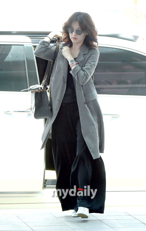 Lee Yeong-ae is leaving for Hong Kong through Incheon International Airport on the afternoon of the 20th.