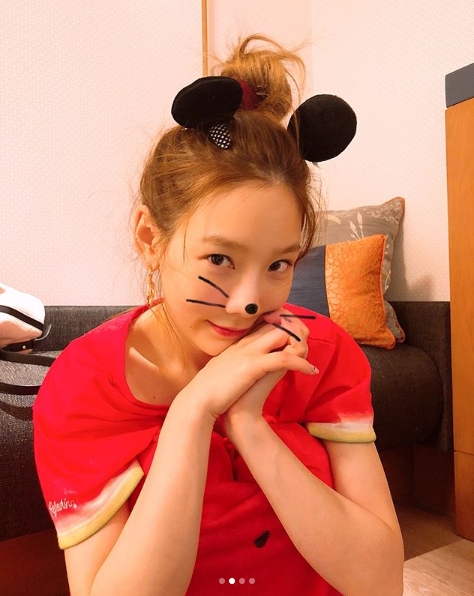 Group Girls Generation member Taeyeon has turned into a cute Mickey Mouse.Taeyeon posted a picture on his instagram on June 20 with an article entitled Now Im just going to grow a beard because its annoying to put on a filter.The photo shows Taeyeon with a beard made up with a mobile phone application; Taeyeon added a cute charm by plugging in a Mickey Mouse hairpin.Taeyeons Chapssal-tteok-like skin reminds me of the first face of his debut.The fans who responded to the photos responded such as It is completely cute, The beard looks so good, Who is this cute person and so on.delay stock