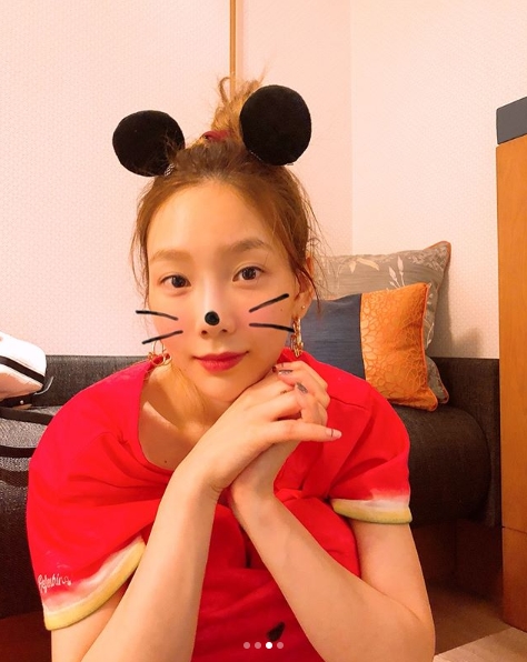 Group Girls Generation member Taeyeon has turned into a cute Mickey Mouse.Taeyeon posted a picture on his instagram on June 20 with an article entitled Now Im just going to grow a beard because its annoying to put on a filter.The photo shows Taeyeon with a beard made up with a mobile phone application; Taeyeon added a cute charm by plugging in a Mickey Mouse hairpin.Taeyeons Chapssal-tteok-like skin reminds me of the first face of his debut.The fans who responded to the photos responded such as It is completely cute, The beard looks so good, Who is this cute person and so on.delay stock
