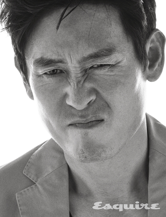 Actor Sol Kyung-gus Korean edition of Esquire for Men Magazine 2018The cover of the July issue is decorated.Its a movie that requires actors to strike each other and create synergies, like Idol, birthdays, and a little budget, but what you want to tell through bumps is a film that reads.Theres a lot of work for Actor.Idol, which was filmed with Jeon Do-yeon and Birthday reunited in 18 years, and Han Seok-gyu and Chun Woo-hee, is expected to be a movie of Actors who feel power with name alone.Meanwhile, Sol Kyung-gu has been loved by fans so much that it is called Zinmyeong Idol since appearing in the movie Bloody.Last year, fans of Sol Kyung-gu celebrated his birthday and advertised his birthday in the subway history of Gangnam Station. This year, he rented a theater theater and decorated it with Sol Kyung-gu.Sol Kyung-gu expressed his gratitude for the fans support, but expressed his sincere thoughts that his relationship with fans will help him develop as an actor.I think theyre going to criticize me for not going the wrong way, rather than saying that I do it unilaterally.Sol Kyung-gu said he found a new perspective as an Actor thanks to BloodyI used to just accept it, but I really have a lot of things I want to express differently, and I dont think I have anything more to do.I want to find some fun like that now after Bloody. Especially, I have a problem about my face, and I think that I presented a new direction as an actor through this worry.Ive been thinking about characters before. Ive never thought about faces. So Im curious. And thats funny.So I am interested in works that seem to be able to find such a discovery rather than the size of the work. Sol Kyung-gu, who has been giving a variety of faces through various films since he started to receive great attention as director Lee Chang-dongs mint candy, is always thirsty for newness. There is always a shortage.People called Actor always crave new things, but they always seem to be new, so Im crazy. At the same time, Actor has always revealed the philosophy that he is always facing the Meru of expression but is forced to strive to overcome the Meru.I think theres a clear Meru in Actors expression, and Im just trying to get as close as I can.And I think its Actor who knows that its not going to work, but he keeps going. Esquire 2018 to see Sol Kyung-gus pictorials and interviewsThe July issue can be ordered at online bookstores and can be found at bookstores across the country.Photo: Esquire