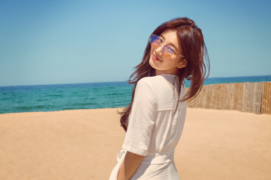 <p>This time the picture taken under the title We, Tonaruka? Is collecting Snowy Road with Bae Suzy s fun figure blending with relaxed atmosphere and travel that stirs up to the hearts of the people seeing.</p><p>Bae Suzy boasted a facial appearance of style icons in Supernatural fashion not decorated to decorate through the gravure.</p><p>I did not miss elegance either. The bright smile made the charm of Bae Suzy even more brilliant.</p><p>Especially Bae Suzys superb visual that is perfectly digested with any concept was beauty itself.</p><p>Meanwhile, Bae Suzy says he is in the process of preparing for shooting after confirming the appearance of the drama Vagabond.</p>