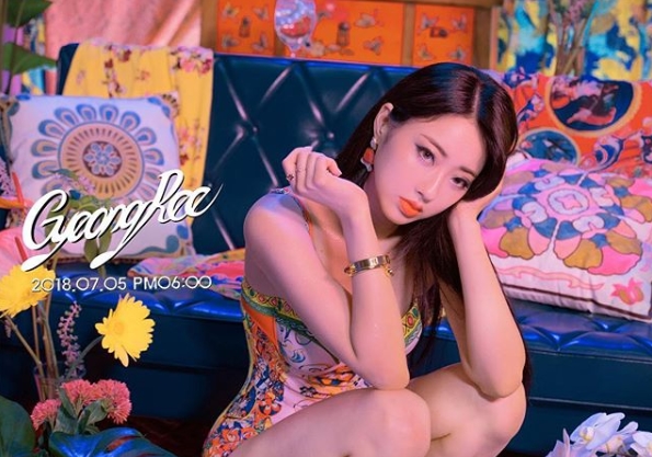 Nine Muses Kyungri solo album release is imminentKyungri posted her first solo album, Teaser Image, on June 21 via personal Instagram.Kyungri in the Teaser Image wears a colorful one piece and captivates her eyes with her brainwashing eyes.Kyungri announced the release Confirm on July 5, adding, Finally, the first solo. 2018. 07.05 PM 06:00 digital single Teaser.Park Su-in