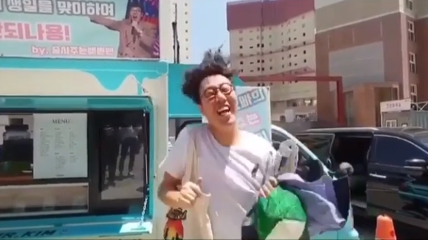 Comedian Kim Young-chul was presented with Coffee or Tea for his first fan in his 20 years as a debutant.Kim Young-chul wrote on his instagram on June 21, Coffee or Tea, which I first received from a fan named Young Mi in his 20th year in 2018.I first knew the name of that car today, and I called it first! Thank you so much for British! I think Im going to cry.Knowing Brother is my birthday story. Oh, not my own. A real fan!Thank you for the Super Powell Gat Young Chul fan club. In the video, Kim Young-chul, who is very happy to see Coffee or Tea gift, was included.Kim Young-chul thanked the fan, saying, I didnt even think about it, but thank you so much, its 20 years since my debut, and I think Im out now.Kim Young-chul just danced, revealing his happinessThe fans who responded to the video responded, Young-cheol is pure. I want to do it too, Happy birthday, Best! Its a really cool fan.delay stock