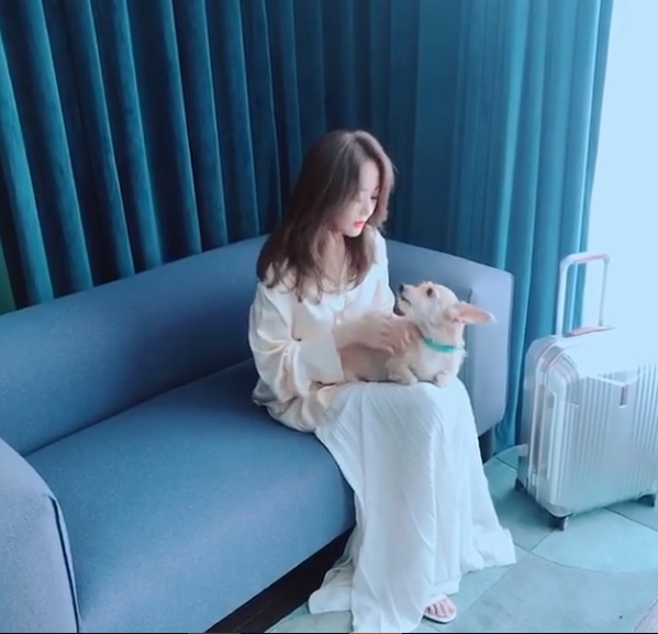 Kim Hyo-jin, Beautiful looks are similar <p>Actor Kim Hyo-jin and Dog Takayuki This gravure photographing behind photograph was released.</p><p>Kim Hyo-jin affiliation office Tree actors official Instagram contains images accompanied by the sentence on the 22nd, Hyojin actor melting into the Attractiveness of the gravure craftsman Dog Takayoshis, and we are addicted to the beautiful Hyojin actor It was done.</p><p>The figure of Kim Hyo-jin holding Takayoshi wearing a white dress in the picture was put in. Kim Hyo-jin and Takanoshi intersect each others eyes.</p><p>Kim Hyo-jin is actively working as an ambassador for publicity of animal rights organization now, and donated the full amount of profit of gravure</p>