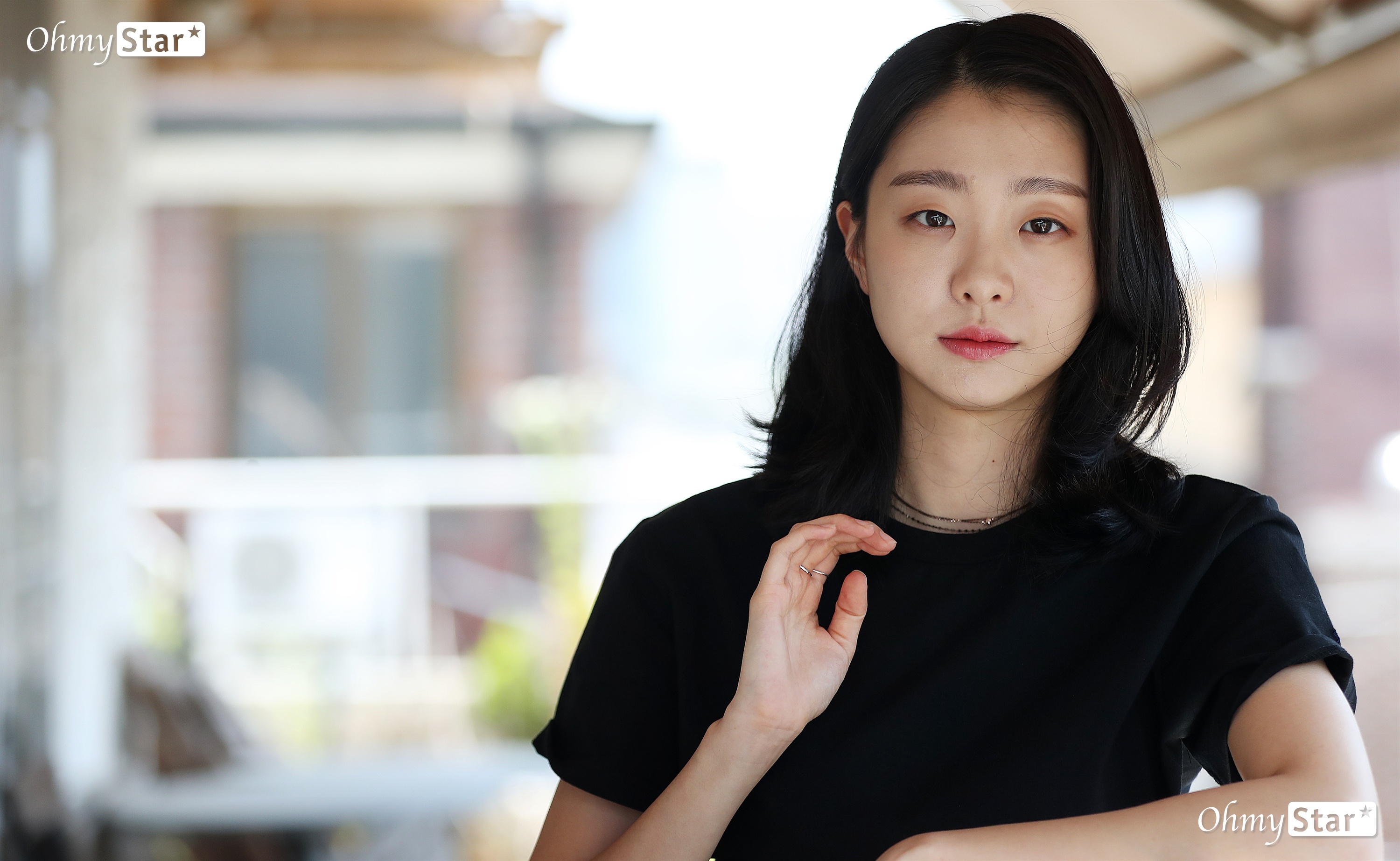 This can be summarized as follows: The SF Action genre is also a work that director Park Hoon-jung has long held.If it was as scheduled, the movie that should have been released before Daeho (2015) will now meet with the audience.At the center of it is new actor Kim Da-mi, 24, who made his debut in the 2017 film The Dongmyungin, and was selected by director Park Hoon-jung.Kim Da-mi was a girl who lost her memory in the play and had to express her character Zayun, who had no idea.be born into evil and learn goodI learned that I was auditioning for articles, and I applied for the selection of a new person, and I prepared it for giving a script that shows the character of Jayun in the play.In the first period, I was trying hard, but I went up to the third audition. Then I heard the fear of What if it really is? Then, director Park Hoon-jung gave me the script himself.I didnt realize it then: Is it really?, I thought, and when I came home and looked around, I started to worry (laugh) at the same time.Expressing the nature of Jayun itself was a challenge.I was worried about whether this character was good or evil, Kim Da-mi said. I thought that was the charm of <witch>, and I will have the same question from the audience.Technically, Jayun is a monster, because he is a combat human made of genetic engineering products, whether he knows or not.The upper line, which could not control him, tries to remove the young self-sacrifice, but as the self-sacrifice hides into the home of an elderly couple, he learns family love and friendship.It may have been evil originally, but it can be said that it learned good by growing up.When I meet my family, I live by evil. I wondered about Jayuns real heart in the relationship between my parents and Friend Myung-hee (Gormin City); I talked a lot with the director about what is true and what is false.People dont live with one emotion. They love their parents and Friends, but they think theyre evil characters.There was, of course, a part that didnt make sense. I had to keep reading. And I kept asking. Why did Zayun behave like that?I kept asking questions, and I tried to find the answer as much as I could, and I didnt conclude that one thing was special: I went to the scene and went out one by one, breathing with other actors.secret of action (The bishop) wanted a restrained and concise action, such an action that felt powerful even if it was small, it was difficult.It was hard to do it without showing off to use his strength. I think Ja-yoon is not his opponent over the honorable (Choi Woo-sik).A strong person does not express that strength on the outside. It was important to look as relaxed and comfortable as possible. If the character who does not reveal himself well but proves who he is through action, there seemed to be a point that resembles Kim Da-mi.I was serious about acting when I was a child and I thought it was in high school, he explained.I usually did plays in college, and did you have a short film experience in high school? Not much. Theres no particular occasion for acting.It was a vague idea that I had when I was a child, watching TV or movies, and when I told my parents, I would have dreamed of talking for a while.Then I went to high school and told you again, I should do what I want to do and applied.I dont usually express my feelings well, but I feel empathy on TV or in movies, and it was also attractive that I could do what I did not normally do through acting.Im still in my early twenties and have no experience, so Im trying to audition and do my best.I do not really raise my worries (laughs) in nature. Kim Da-mi was facing his position.Asked what actor he wants to be, he said, I do not have much experience yet, so if I experience it in various ways, I will think about it.Its still an unknown area, but apparently, witch is a chance for Kim Da-mi to be deeply imprinted on the public.Kim Da-mi, supporting parents, raising actor dreams... I want to play various roles