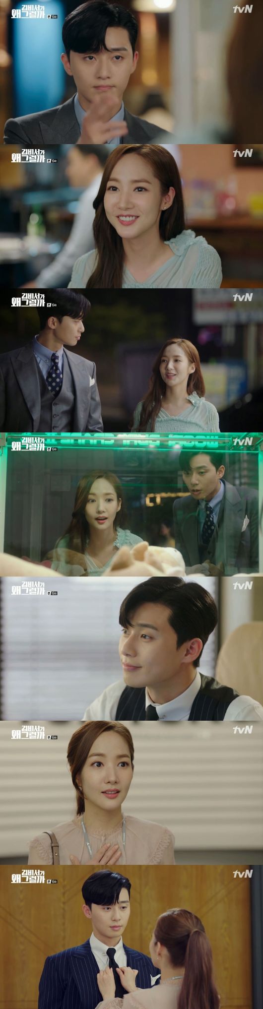 Why is Kimbi? Park Seo-joon and Park Min-young became single couples in the Loco craftsman couple.It makes viewers happy with a tickling figure on a thumb, then blushes with a misunderstood look.In the 6th episode of the drama Why is Kimbi Seo? (playplayed by Baek Sun-woo, directed by Park Joon-hwa) broadcast on the afternoon of the 21st, Kim Mi-so (Park Min-young) was shocked by the memory that Lee Sung-yeon (Lee Tae-hwan) was not Lee Young-joon (Park Seo-joon).Young Jun confessed to Smile, I want to shake Kimbi. He came to Smile who gave a monthly car and gave consideration to send a Kimbi-oriented schedule.Eating shells and doing a Prize Claw, trying to make a smile like it, while comforting the smile that had long been sacrificed for the family.I say that sacrifice life is worth it, but its not really like that; its just losing myself in the loss; the most important thing at any moment is yourself.Do not lose my self-esteem and priority at any moment. It was a special comfort to the smile that lived only in the sacrifice life and the comfort of Young Jun-sik, who was strong in self-love.In fact, the smile said, The words like the crystal of the vice chairmans narcissism are comforting.Young-joon then showed a thrilling reminder of the time he spent with a smile during the day.I challenged the Prize Claw to present to the smile, and the company also made a smile and a sweet appearance.But the sweetness stopped here, not knowing that the smile was not Young Jun but the brother who was with him at the time. In Memory, he introduced his name as Lee Sung Yeon.But no one can confirm this. Young-joon said that the abducted person was not his brother, and that Sung-yeon could not remember the moment of the abduction in detail.In addition, Sung Yeon saw Young Juns scar on the smile.He insisted, I made my friends on my side with that smart head and ate with them and bothered me. This is a contradictory claim to the past that Young Jun had previously confessed.The two of them had a sudden kissing look and showed a full-fledged ride and made a radical advance to the love line.As they approach the truth of the past, the dark side is revealed, and the two seem to be caught up in an unsettling development.Why would Kimbi do that? Capture the broadcast screen.