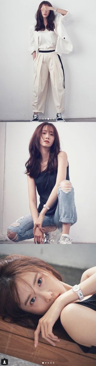 <p>Girls Generation Im Yoon-ah took a glamorous crash and boasted charm and made a big change.</p><p>Im Yoon-ah posted several photos, # unpublished cut, # fusion stargram on his own Instagram on the 22nd.</p><p>Im Yoon-ah in the picture poses different poses and gazes at the camera. Im Yoon - ah s Charisma has some eye - catching eyes.</p><p>Netizens who saw this showed reactions such as beautiful, beautiful, cool.</p>