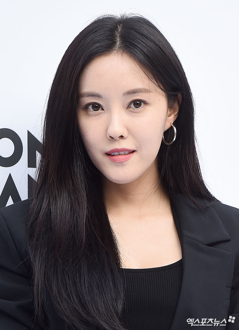 Actor Hyomin poses at the launch event of a new luxury brand collection at the Gangnam Academium, Seoul Sinsa-dong, on the afternoon of the 21st.