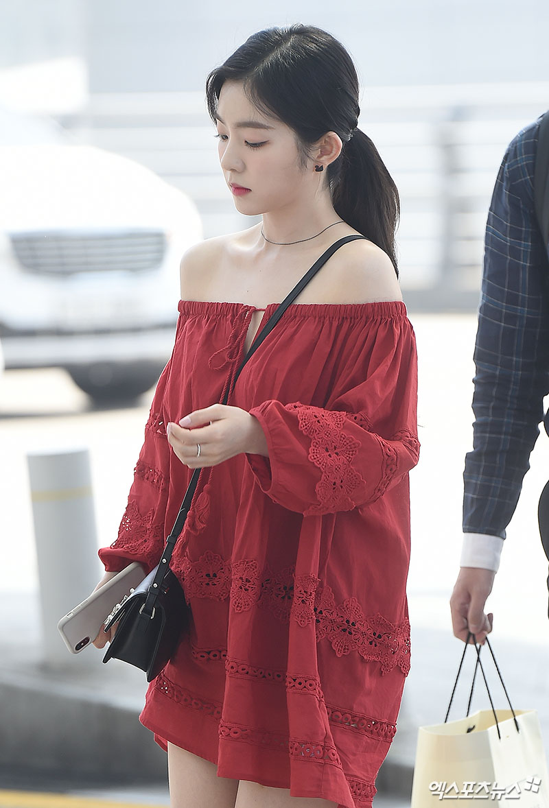 Group Red Velvet Irene departed for United States of America via the Terminal 1 at Incheon International Airport on the morning of the 22nd, when she attended KCON.