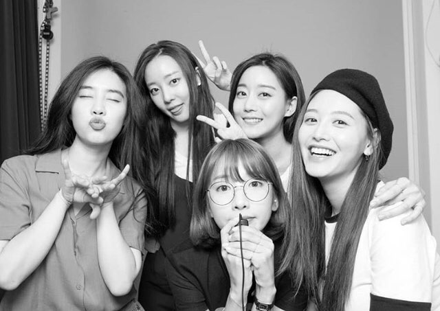 Rainbow still boasted a sticky friendship as group Dal Shabet made headlines as they united at Gaeuns wedding.Oh Seung-a from Rainbow told his SNS on the 24th, I love you Rainbow.# Rainbow # Five people # Hyun Young # Yoon Hye # Where are you # Busy # I want to see # Jae Kyung # Ji Sook # Go Na Eun # Noel # Oh Seung-a .In the photo, Rainbow members are looking at the camera with a bright expression.Although Cho Hyun-young and Jung Yoon-hye are missing, Kim Jae-kyung, Go Na Eun, Kim Ji-sook, Noel, Oh Seung-a are showing off their strong teamwork with a cheerful atmosphere.In other photos, Rainbow members are struggling for personal photos of each person. Their beauty is overwhelming.Rainbow, who debuted in 2009, decided to dismantle his contract with his agency DSP Media in 2016 after the contract expired. Since then, members have been doing personal activities such as Acting.On the other hand, Dal Shabet also attracted a lot of attention after a long time. Rainbow and Dal Shabet played a big role as a second generation girl group.Rainbow Oh Seung-a SNS