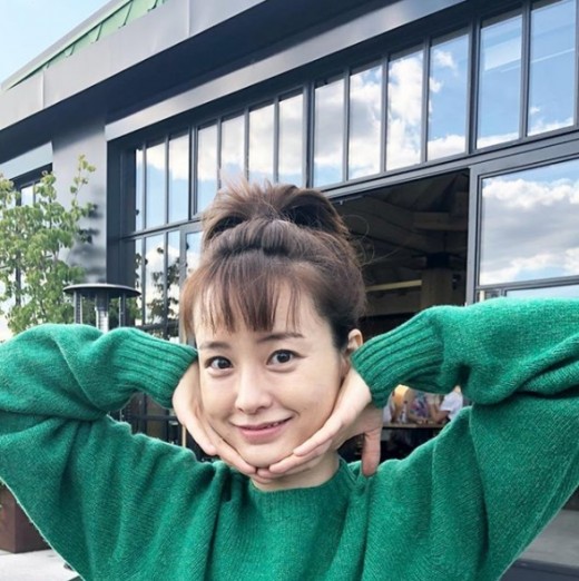 Actor Jung Yu-mi has announced his adorable current situation.Jung Yu-mi posted a picture on his instagram on the 23rd, showing Jung Yu-mi wearing a green knit and wearing a unique calyx.Jung Yu-mi is tying Hair up to the top of his head and making a naughty smile, which is Blissy affectionate and attracts Eye-catching.Jung Yu-mi recently finished TVN Live.