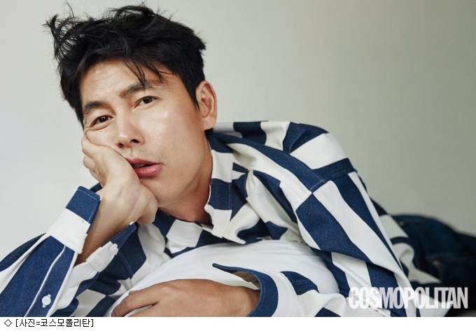 Actor Jung Woo-sung delivered his remarks about Refugee.Jung Woo-sung presents his daily life through the July issue of fashion magazine Cosmo Politan.As a concept to awaken the important everyday life, it contains the everyday appearance of Jung Woo-sung, daily picture.From the way I lay in bed and greet the morning, the scene of cooking directly, the innocent smile like a boy while reading a book, and the scenes of the charm of the original handsome actor.Jung Woo-sung will attend the 2018 Jeju Forum as a goodwill ambassador for the United NationsRefugee Organization and will tell the vivid stories of the Refugees he met at the Refugee camp site.I want to tell you that Refugee is just as ordinary people as we are, he told Cosmo Politan.Jung Woo-sung said, The weight of the word Refugee is very large, so it feels more difficult, and it seems that there are few cases where it is difficult to turn away.If they emphasize the personality of someones parents, brothers, children, doctors, students, athletes, and so on, will not the misunderstanding of Refugee be solved?As a Goodwill Ambassador to the United NationsRefugee Organization, he expressed his aspirations for his role.Jung Woo-sung, who said throughout the interview, I want to be an older generation who is not ashamed of the next generation, cited the value of respect as his own belief that becomes firmer as he gets older.Jung Woo-sung said: Respect for the other person, respect for what Im doing, respect for society...It seems that the respect eventually returns to the word delegation to the party. I have been given back the gratitude of my gratitude, he said through the United NationsRefugee Organizations Goodwill Ambassador. I am grateful for what I have now.The mind itself came to happiness. Meanwhile, Jung Woo-sung will have a meeting with the audience with the United NationsRefugee organization Shin Hye-in, the public relations officer, and Ibrahim Aloyini, a Refugee accredited Yemeni, at the Refugee Movie Night on the 28th.It is set for the release of the movie Illang: The Wolf Brigade on July 25.United NationsRefugee Organization Goodwill Ambassador Activity, Thank You Back.