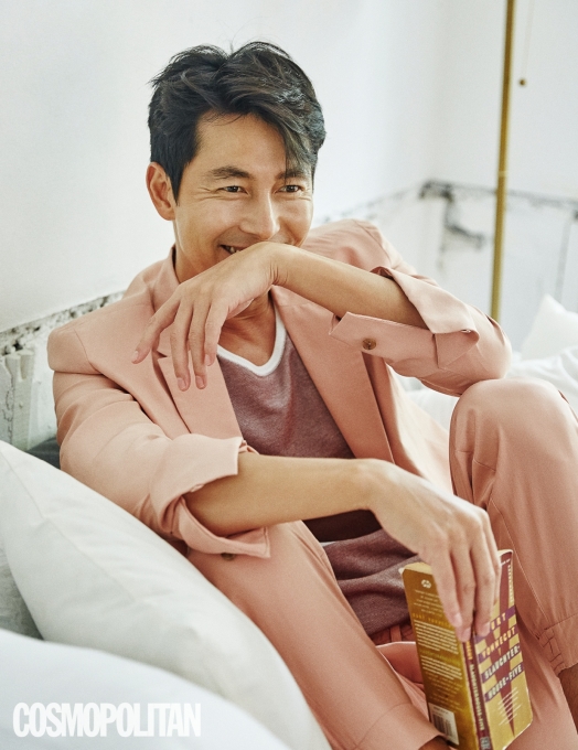 Actor Jung Woo-sung delivered his remarks about Refugee.Jung Woo-sung presents his daily life through the July issue of fashion magazine Cosmo Politan.As a concept to awaken the important everyday life, it contains the everyday appearance of Jung Woo-sung, daily picture.From the way I lay in bed and greet the morning, the scene of cooking directly, the innocent smile like a boy while reading a book, and the scenes of the charm of the original handsome actor.Jung Woo-sung will attend the 2018 Jeju Forum as a goodwill ambassador for the United NationsRefugee Organization and will tell the vivid stories of the Refugees he met at the Refugee camp site.I want to tell you that Refugee is just as ordinary people as we are, he told Cosmo Politan.Jung Woo-sung said, The weight of the word Refugee is very large, so it feels more difficult, and it seems that there are few cases where it is difficult to turn away.If they emphasize the personality of someones parents, brothers, children, doctors, students, athletes, and so on, will not the misunderstanding of Refugee be solved?As a Goodwill Ambassador to the United NationsRefugee Organization, he expressed his aspirations for his role.Jung Woo-sung, who said throughout the interview, I want to be an older generation who is not ashamed of the next generation, cited the value of respect as his own belief that becomes firmer as he gets older.Jung Woo-sung said: Respect for the other person, respect for what Im doing, respect for society...It seems that the respect eventually returns to the word delegation to the party. I have been given back the gratitude of my gratitude, he said through the United NationsRefugee Organizations Goodwill Ambassador. I am grateful for what I have now.The mind itself came to happiness. Meanwhile, Jung Woo-sung will have a meeting with the audience with the United NationsRefugee organization Shin Hye-in, the public relations officer, and Ibrahim Aloyini, a Refugee accredited Yemeni, at the Refugee Movie Night on the 28th.It is set for the release of the movie Illang: The Wolf Brigade on July 25.United NationsRefugee Organization Goodwill Ambassador Activity, Thank You Back.