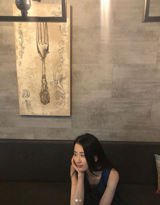 Actor Park Ha-sun showed off his innocent Beautiful looks.Park Ha-sun posted two photos in succession on his instagram on the 25th. The photos show Park Ha-sun, who seems to have been taken at a restaurant.Park Ha-sun is overwhelmed by the atmosphere reminiscent of the picture even if he sits still.The netizens who watched this responded such as My sister is so beautiful, What are Park Ha-sun, Very beautiful, Cheong Soon Beautiful looks and My Beautiful looks is ten days.Meanwhile, Park married her husband Ryu Soo-young in January last year and gave birth to her daughter in August of that year.
