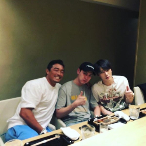 JYJ Jaejoong has released photos taken with Yoshihiro Akiyama and Choi Tae-joon.Jaejoong said on the 24th, I ate too much delicious Seo-yool Lee ~ Yamazaki 25 was impressive ~ Taejun just knows the taste and released a picture taken together with Seo-yool Lee.In the photo, Jaejoong and Choi Tae-joon are raising their thumbs in comfortable attire, while Yoshihiro Akiyama smiles brightly next to them.On the other hand, Jaejoong, who is appearing in reality web entertainment Photo People in Tokyo, is showing perfect chemistry with Infinite Nam Woo Hyun, Lim Young Min and Yoo Sun Ho.
