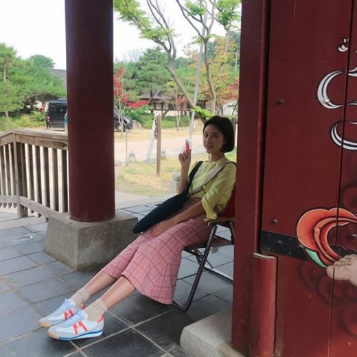 Hwang Jung-eum posted a picture on her Instagram page on Saturday.In the photo, Hwang Jung-eum sits on the Chair and takes a rest; her slender figure and cute features catch her eye.The netizens who watched this are responding such as 30s, it is really for a while, it is the same as Sugar and it is completely beautiful.On the other hand, Hwang Jung-eum is appearing on SBS drama Hunnam Chung.