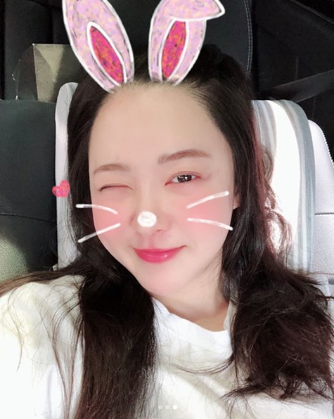 Yoo So-young turned into a rabbit.After School actor Yoo So-young posted several photos on his SNS with Banivani on the 25th.In the open photo, Yoo So-young transformed into a cute rabbit using a camera application. At this time, Yoo So-young showed a gesture that was Lovely mixed with lips.Lovely, who is a lovely wink and is able to capture the six-year-old high-yield high-yield, is hiding and is attracting Eye-catching.Meanwhile, Yoo So-young has admitted his devotion to the six-year-old professional golfer Go Yoon-sung.Photo: Yoo So-young Instagram