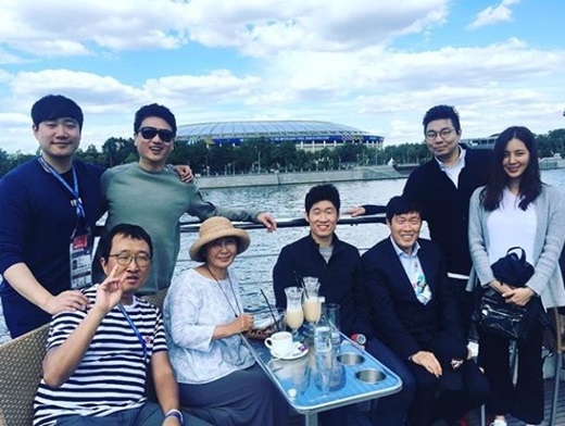 Bae Seong-jae SBS announcer has recently reported on the occasion at Moscow, where the 2018 World Cup in Russia will be held.Bae Seong-jae announcer posted a group photo taken at the Moskva River cruise ship on his 25th day with the phrase Good days of football long and long.The photo shows former director Cha Bum-kun, Mrs. Oh Eun-mi, and former director Cha Bum-kuns daughter-in-law actor Han Chae-ah, Park Ji-sung and commentator Park Moon-sung.Bae Seong-jae announcer and Park Ji-sung SBS soccer commentator will broadcast live matches of South Korea and Germany in Group F at 11 pm on the 27th.South Korea must win more than two goals in Game 3 against Germany and Mexico must beat Sweden to advance to the round of 16.
