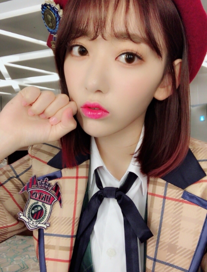 Group HKT48 Team K4 member Miyawaki Sakura showed off his flawless Beautiful looks.Miyawaki Sakura wrote on his Twitter account on June 25, Make up and Make up on your own: a change in gloss and color.Make up Lets study every day. In the photo, Miyawaki Sakura, who gazes at the camera with his faint eyes, is shown.The white-green skin without any blemishes and large eyes make Miyawaki Sakuras innocent beautiful looks even more prominent.In another photo, Miyawaki Sakura added a cute charm with a V pose.The fans who responded to the photos responded such as Wakura is pretty, It is really cute, Make up is received, and Make up is also pretty for both.delay stock