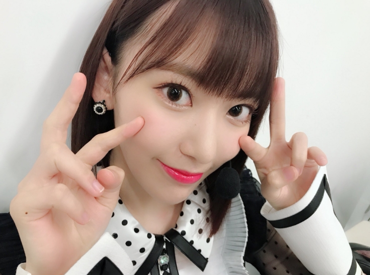 Group HKT48 Team K4 member Miyawaki Sakura showed off his flawless Beautiful looks.Miyawaki Sakura wrote on his Twitter account on June 25, Make up and Make up on your own: a change in gloss and color.Make up Lets study every day. In the photo, Miyawaki Sakura, who gazes at the camera with his faint eyes, is shown.The white-green skin without any blemishes and large eyes make Miyawaki Sakuras innocent beautiful looks even more prominent.In another photo, Miyawaki Sakura added a cute charm with a V pose.The fans who responded to the photos responded such as Wakura is pretty, It is really cute, Make up is received, and Make up is also pretty for both.delay stock