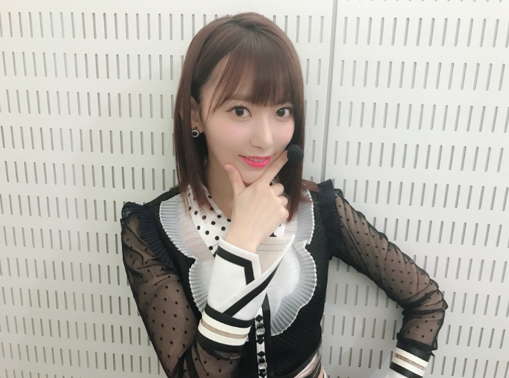 Group HKT48 Team K4 member Miyawaki Sakura showed off his flawless Beautiful looks.Miyawaki Sakura wrote on his Twitter account on June 25, Make up and Make up on your own: a change in gloss and color.Make up Lets study every day. In the photo, Miyawaki Sakura, who gazes at the camera with his faint eyes, is shown.The white-green skin without any blemishes and large eyes make Miyawaki Sakuras innocent beautiful looks even more prominent.In another photo, Miyawaki Sakura added a cute charm with a V pose.The fans who responded to the photos responded such as Wakura is pretty, It is really cute, Make up is received, and Make up is also pretty for both.delay stock