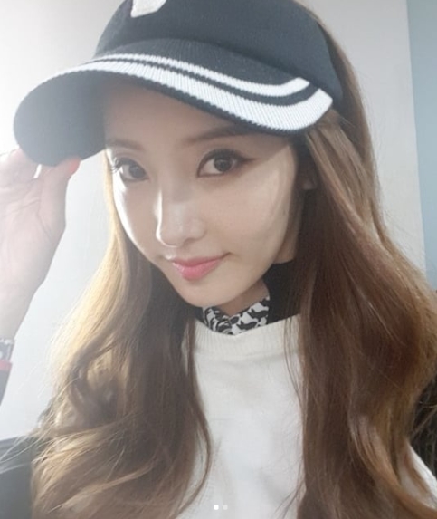 Han Chae-young flaunted superior visualActor Han Chae-young posted a photo of him on the AD set on his Instagram on June 26.In the photo, Han Chae-young is dressed in a Golf wear and boasts a colorful look; the big eyes of Han Chae-young, who occupies half of his face, steal his gaze.kim ye-eun