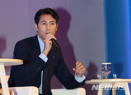 Jung Woo-sung made the remarks at the 2018 Jeju IslandPorum special session People on the Road: Today and Tomorrow in the World Refugee Problem at the Jeju Island International Convention Center on the 26th.So far, we have been opposed to the forced recall of North Koreans who have escaped to a third country, Chung said. Telling the forced recall to the Yemen who have applied for Refugee can be a decision to drive their lives to death.The issue of accepting the Refugee is a problem that the Korean people have faced for the first time, so it is natural that discussions are needed, he said. But emotional expressions are concerned, beyond the nature of poorly-founded information or discussions.Some people say to me, Are you saying that Human rights of Refugee are more important than the human rights of the people of South Korea? Refugee is a person who has the right to be protected, he said, and neither of the human rights of his people nor their human rights can be prioritized.The problem of 500 Jeju Island Yemen Refugee is a fuse that reveals various social problems such as the environment in which mothers can not raise their children, the social deprivation that 2030 generations experience, and the anxiety about womens exposure to sex crimes, he said. The South Korean government should listen to the peoples stories and solve their anxiety.2018 Jeju IslandPorum People on the Road, Today and Tomorrow in World Refugee Problem