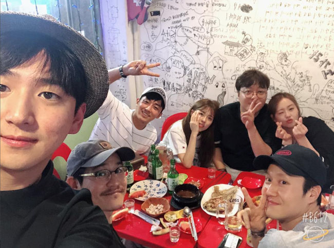 Actor Go Ah-ra boasted of his friendship with actors Respond 1994.Go Ah-ra said on his SNS on the 26th, It is a very good response team. It is a long meeting.Application is love, and posted photos.In the photo, TVN Lets Answer 1994, Shin Won-ho PD, and the actors gathered in one place.Go Ah-ra, Jung Woo, Son ho joon, Kim Sung-kyun, and Dohee are comfortable drinking and making friends.Respond 1994, which was broadcast in 2013, received so much love that it recorded more than 10% of the audience rating.Go Ah-ra SNS