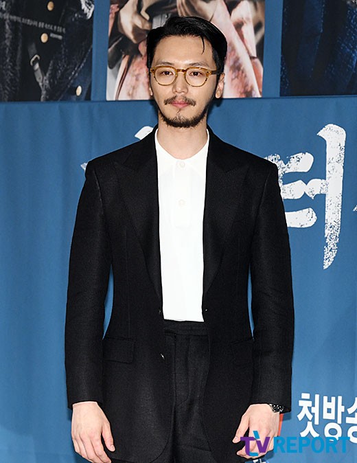 Actor Byun Yo-han attended the TVN Saturday drama Mr. Shen (directed by Lee Eung-bok  playbook Kim Eun-sook) production presentation at Nonhyeun-dong Pationine in Gangnam-gu, Seoul on the afternoon of the 26th.Mr. Shine will be broadcast on July 7 as a drama depicting what happens when a boy who boarded a warship and fell into the United States of America during the United States Expedition to Korea (1871) returns to his country, which abandoned him as a United States of America soldier, and is stationed in Korea.